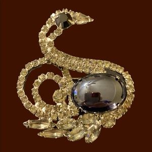 Vintage Swan Brooch Pin